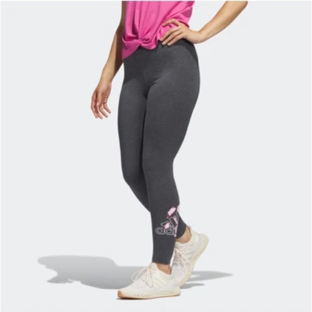 🆕Reebok, Adidas & Levi’s Athletic Bundle - Picture 3 of 16